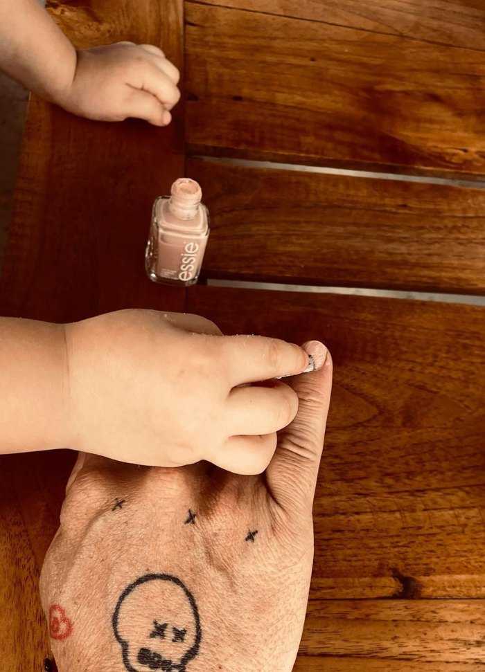 Diane Kruger Norman Reedus Daughter Gives Him A Manicure Pic