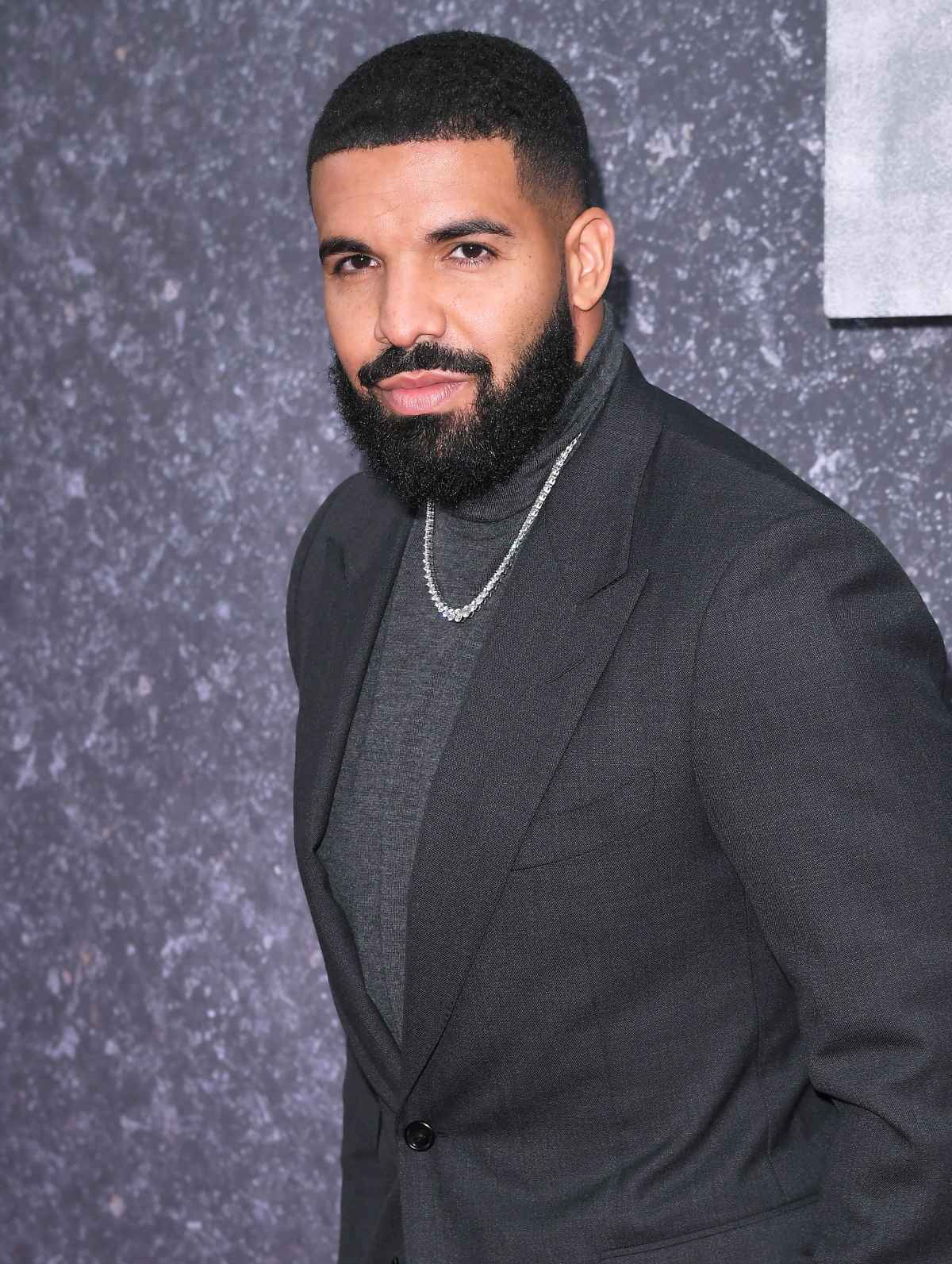 Drake Says COVID-19 Messed Up His Certified Lover Boy Hairstyle - PAPER  Magazine