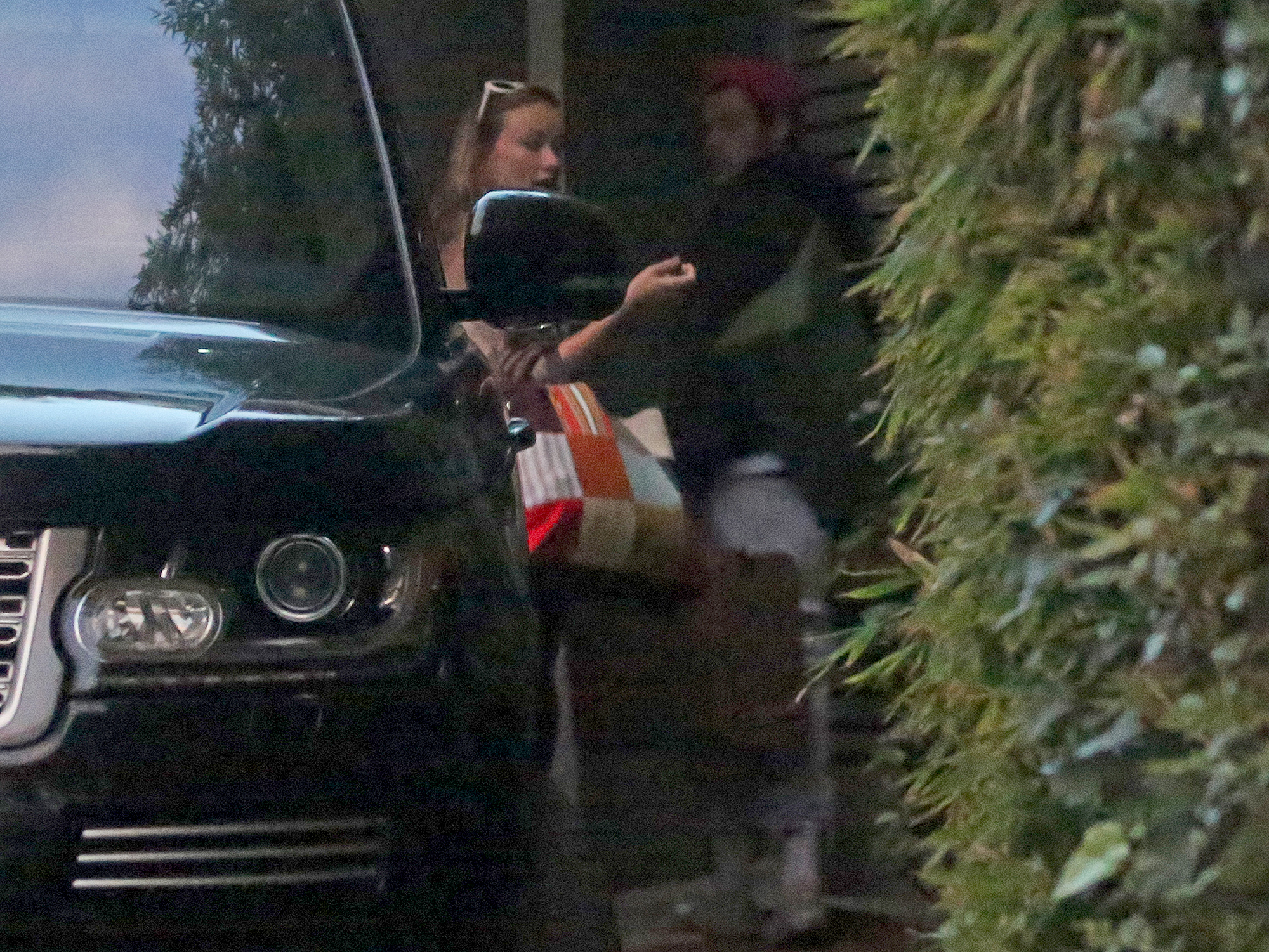 Harry Styles Olivia Wilde Spotted At His L A Home Amid Romance Pics
