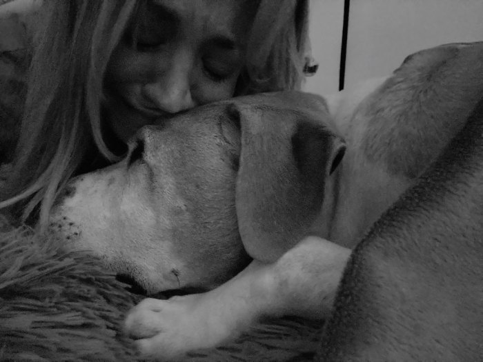 700px x 525px - Kaley Cuoco Mourns Death of Dog Norman After 14 Years