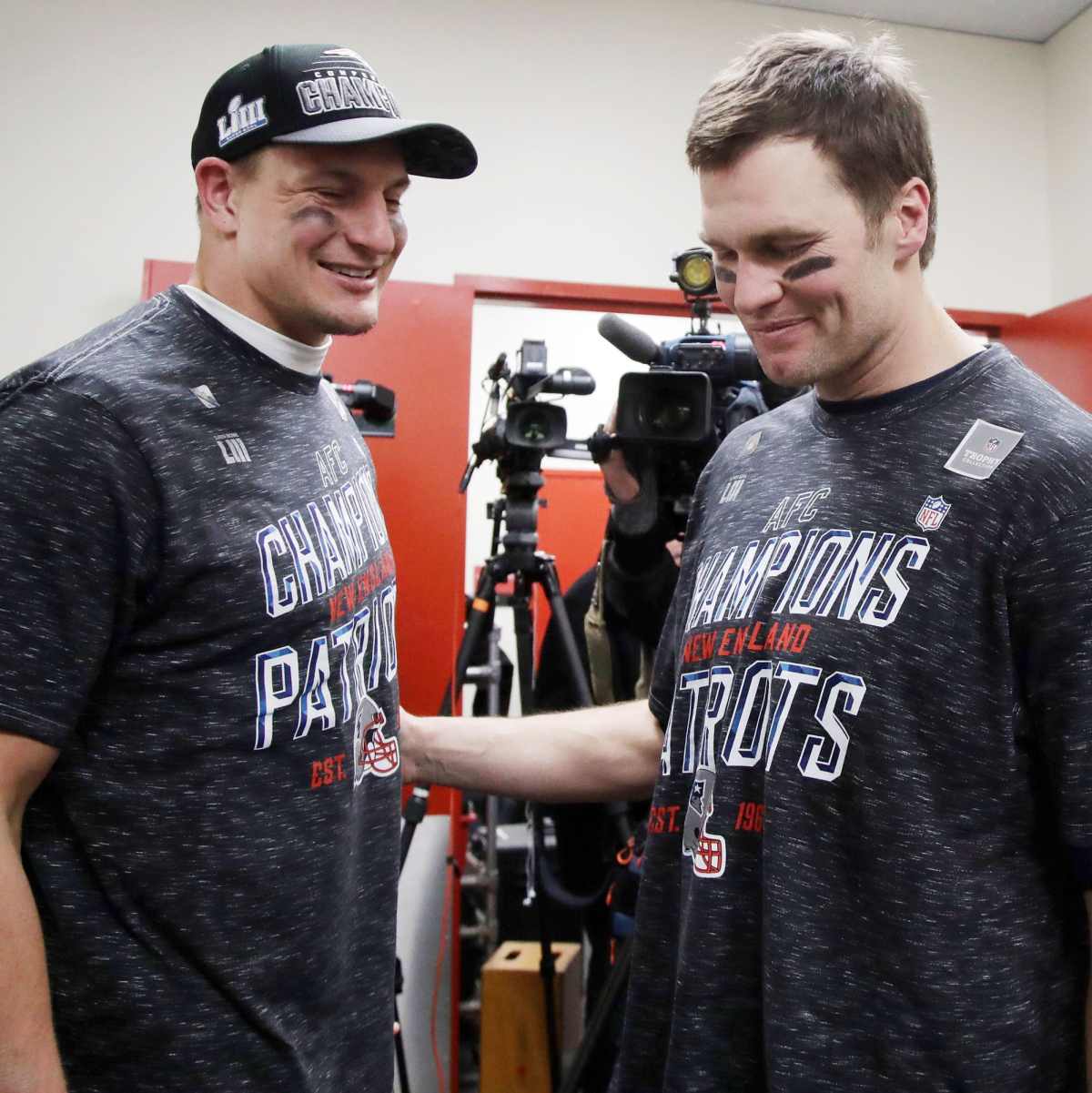 Tom Brady, Rob Gronkowski show glimpses of their glorious past