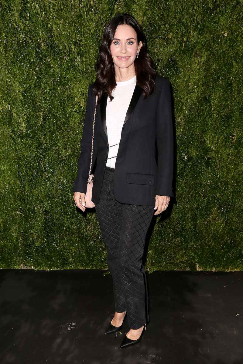 Courteney Cox Plays the ‘Friends’ Theme Song on the Piano: Video | Us ...