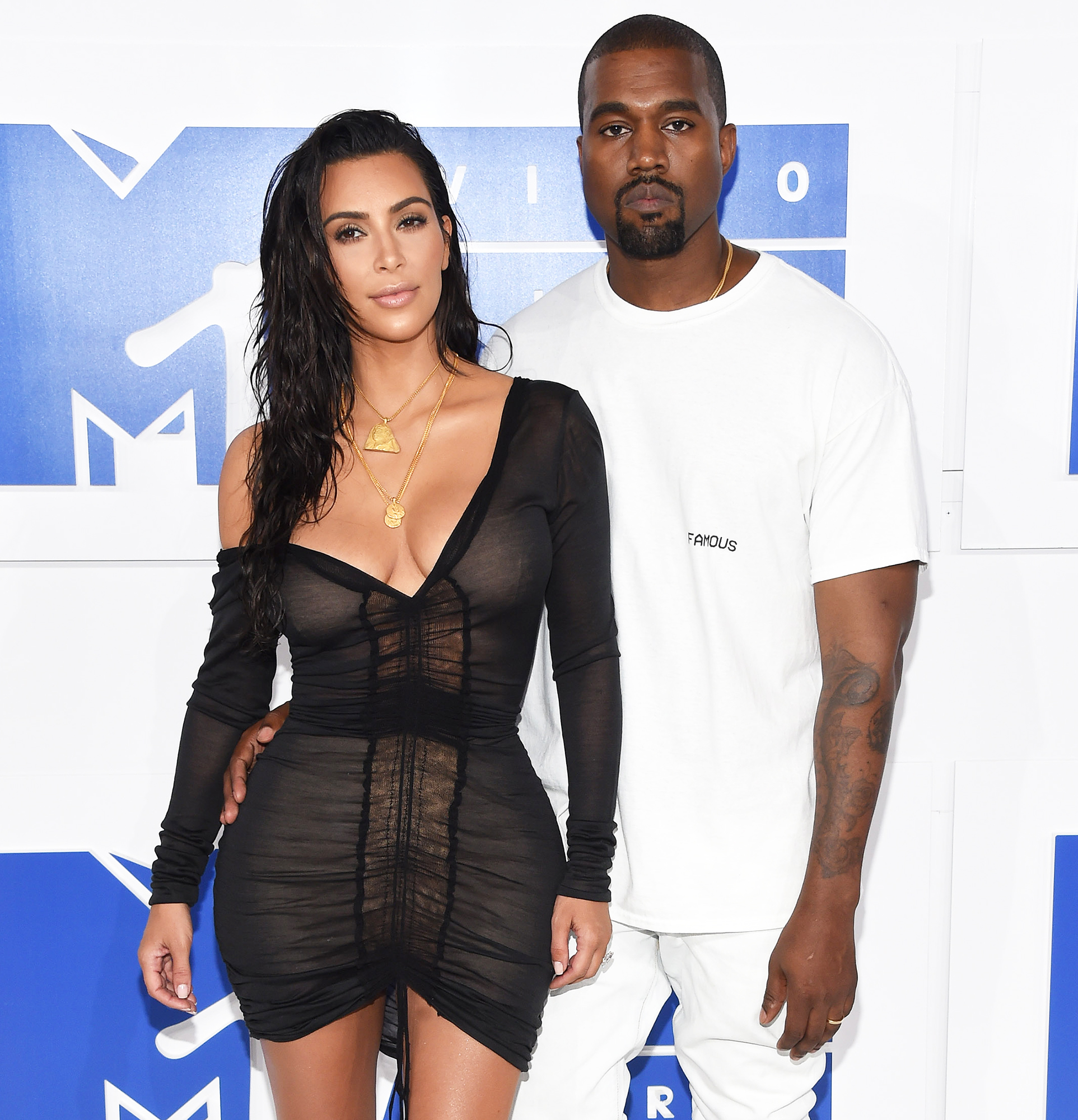 Kim Kardashian Porn Ass - Kanye West Wears Wedding Ring Amid Kim Kardashian Split Rumors