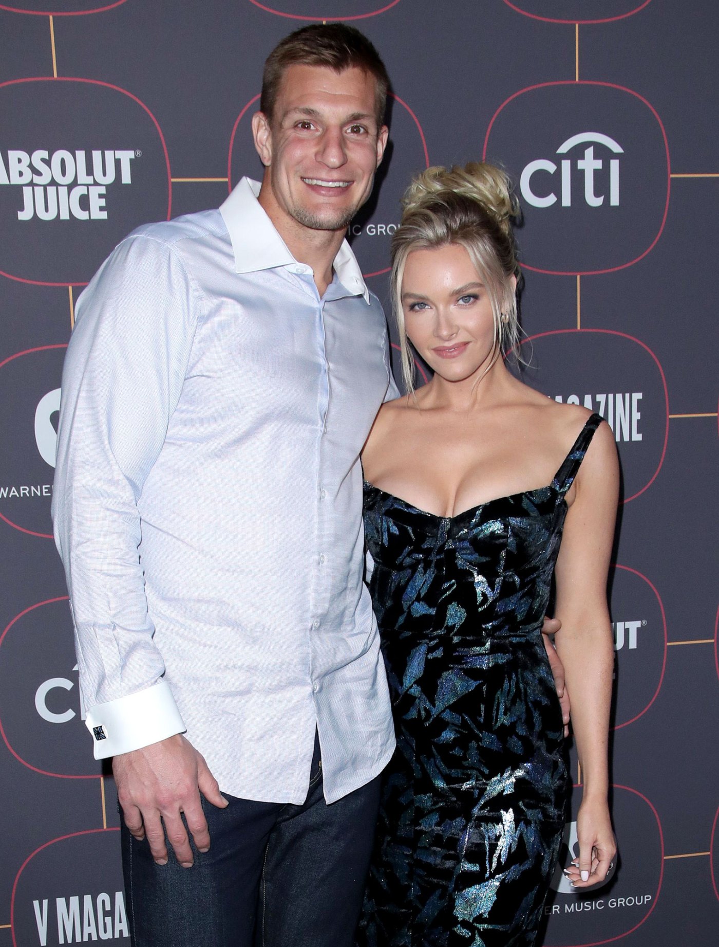 Rob Gronkowski’s Girlfriend Kisses Him After Super Bowl 2021 Win UsWeekly