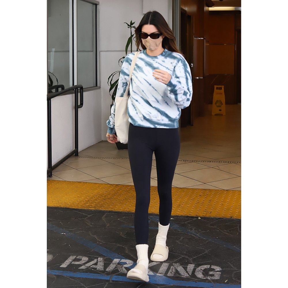 kendall-jenner-blue-tie-dye-sweatshirt