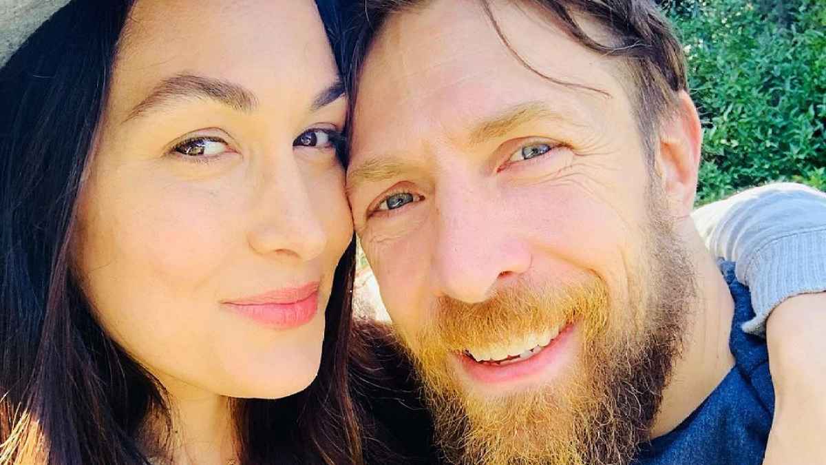 Guests arrive for Brie Bella and Daniel Bryan's wedding: Total