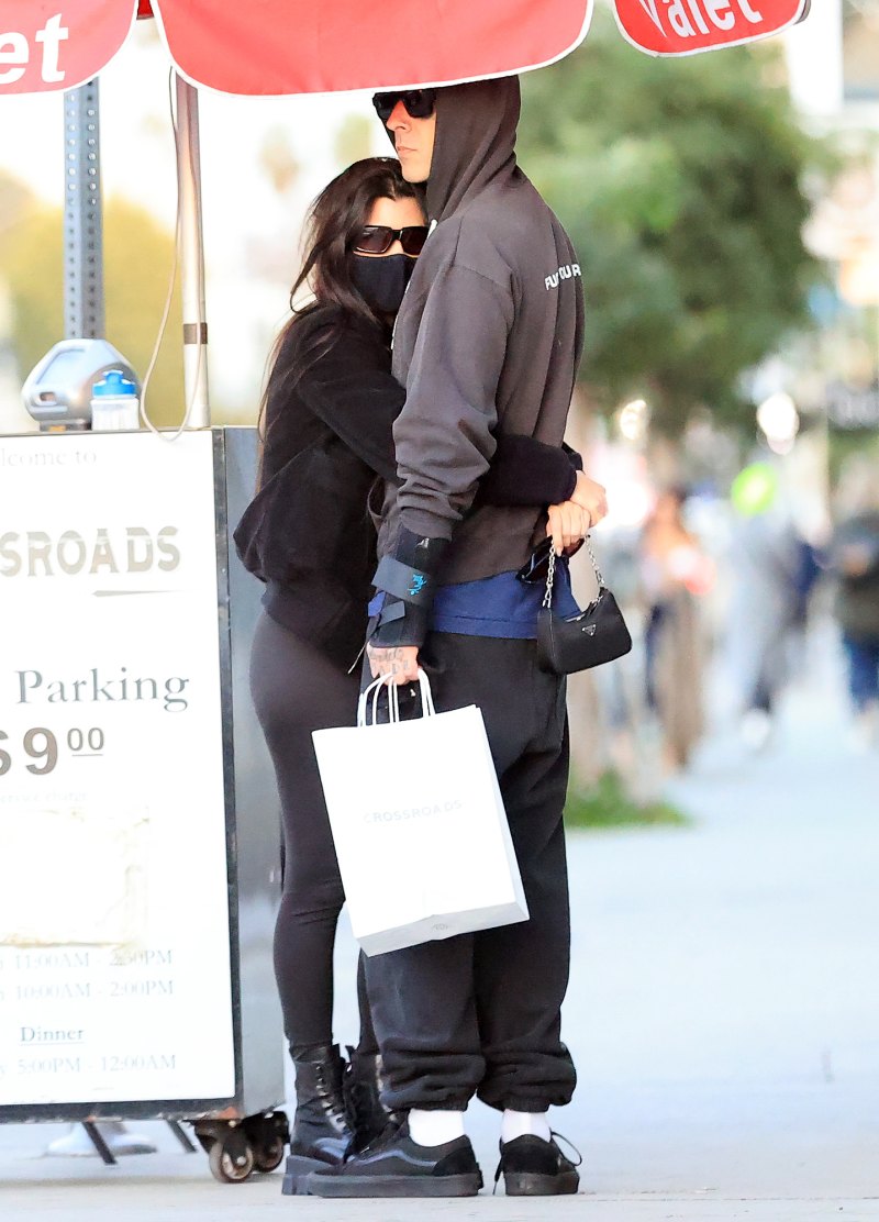 Kourtney-Kardashian-and-Travis-Barker-Cuddle-After-Date-8.jpg