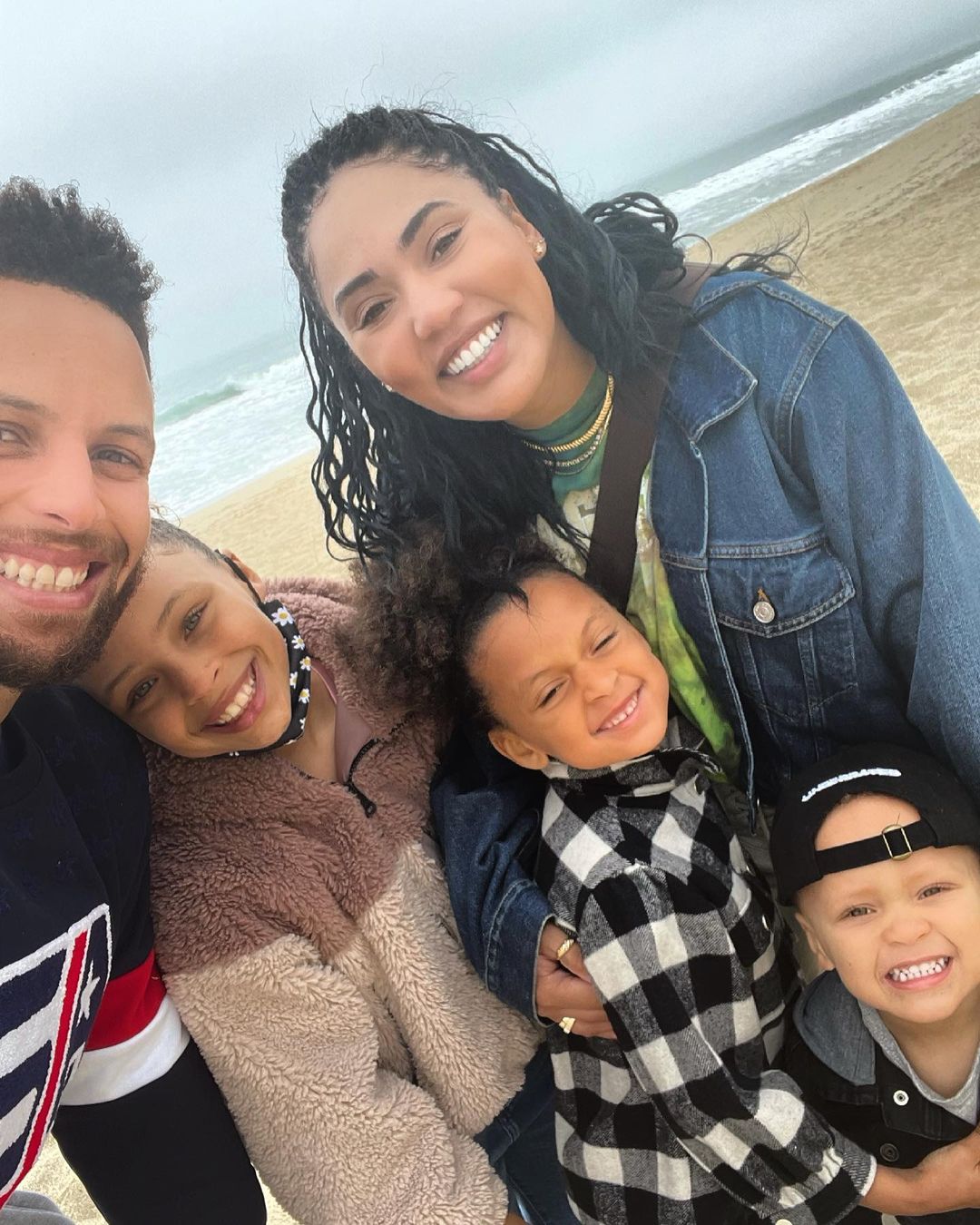Beach Bums See Stephen And Ayesha Currys Family Album With 3 Kids ?quality=86&strip=all