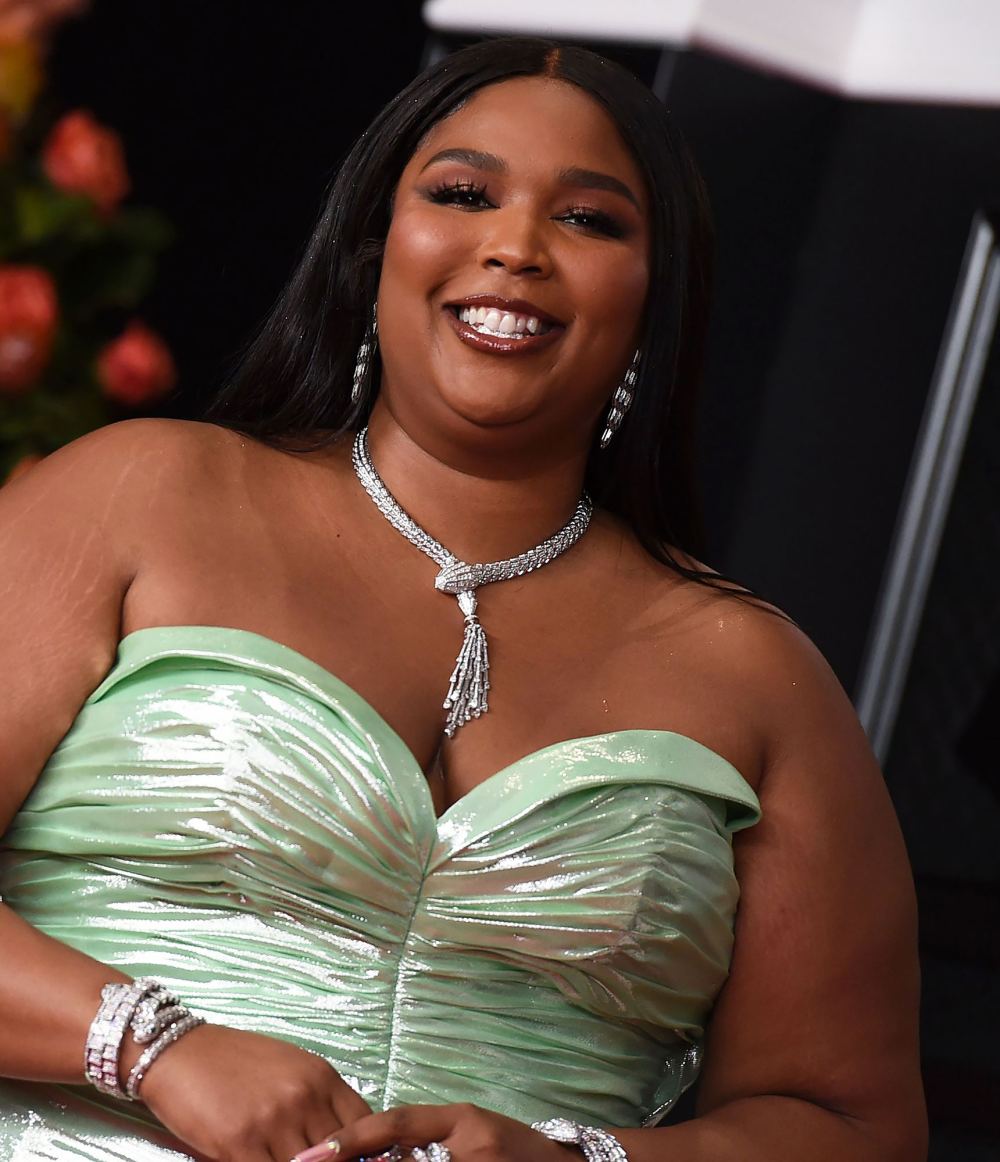 Lizzo Shares An Unfiltered Selfie - FASHION Magazine