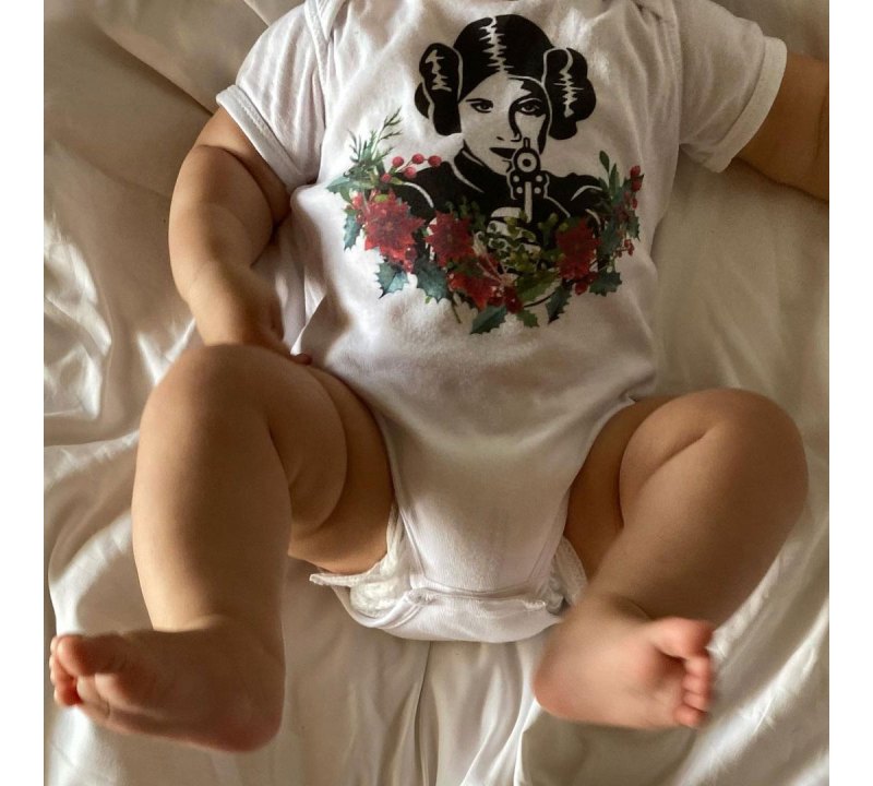 Billie Lourd Son Watches Carrie Fisher In Star Wars 5