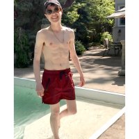 Elliot Page Shows Off Abs in 1st Swimsuit Photo Since ...