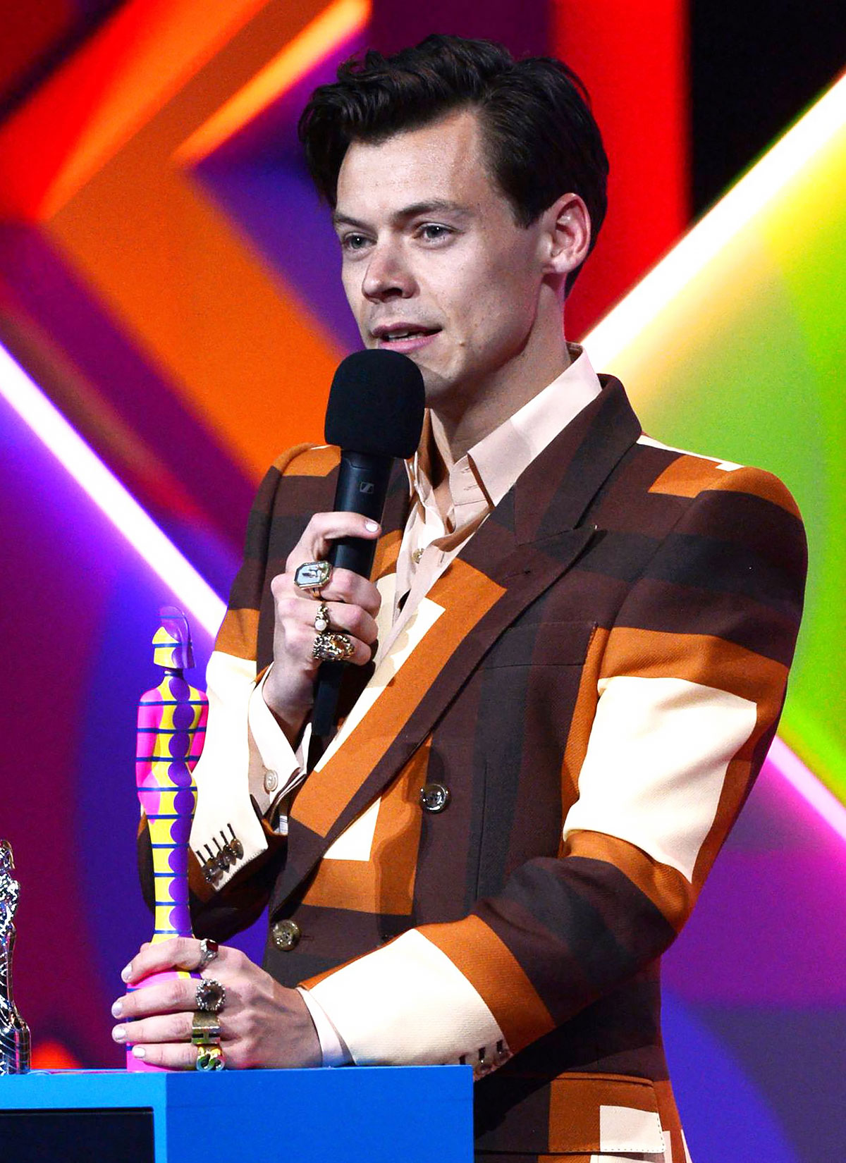 Harry Styles Fans Worry About His Accent After Brit Awards