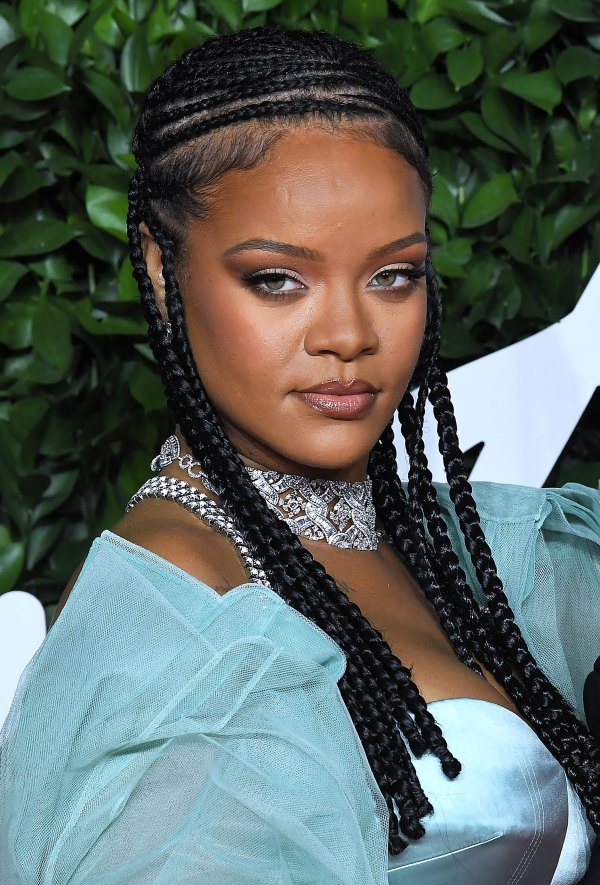 Rihanna’s Hair Evolution Through the Years: Photos