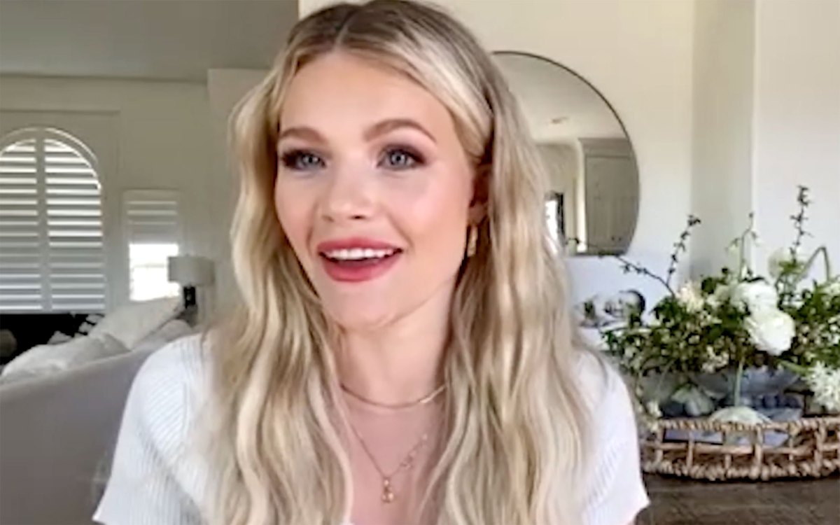 Giveaway with The Lady Bag! - Witney Carson