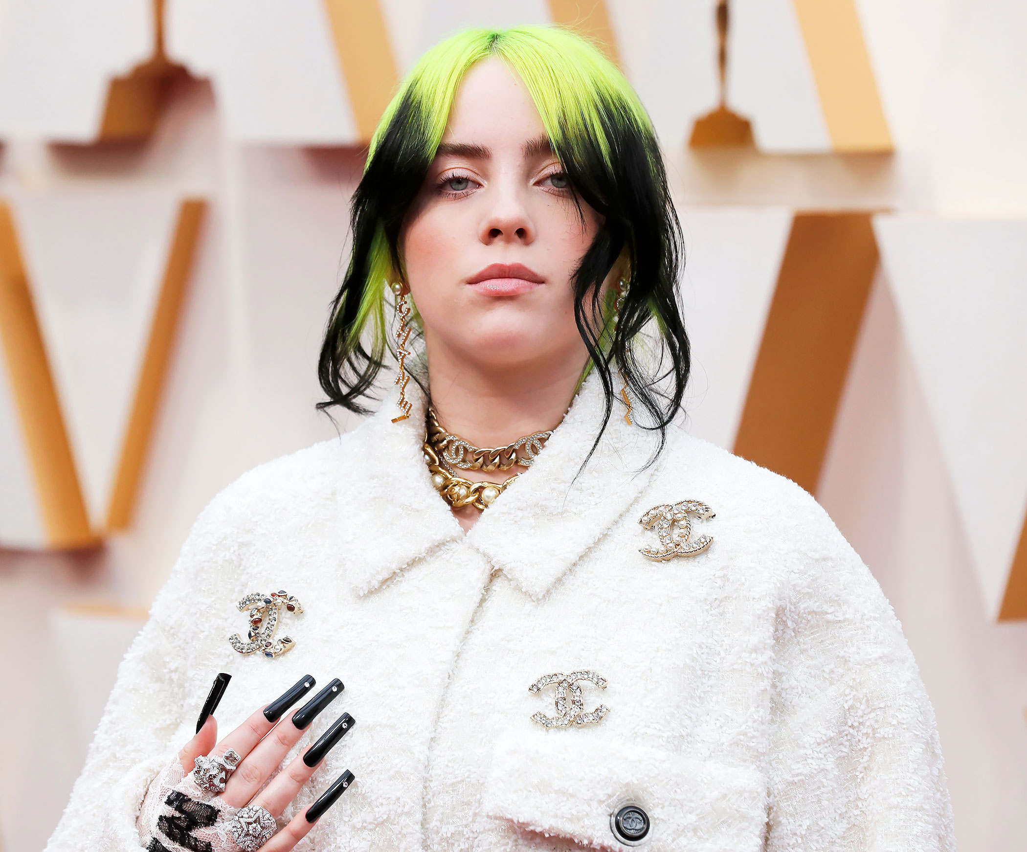 Billie Eilish's jewelry at the 2019 AMAs Archives – Who Wore What Jewels