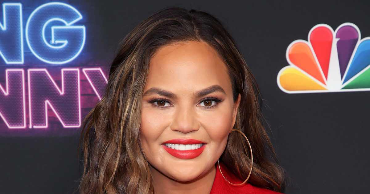 Chrissy Teigen's Hairstylist: Dish Soap Is Perfect for Extensions Prep