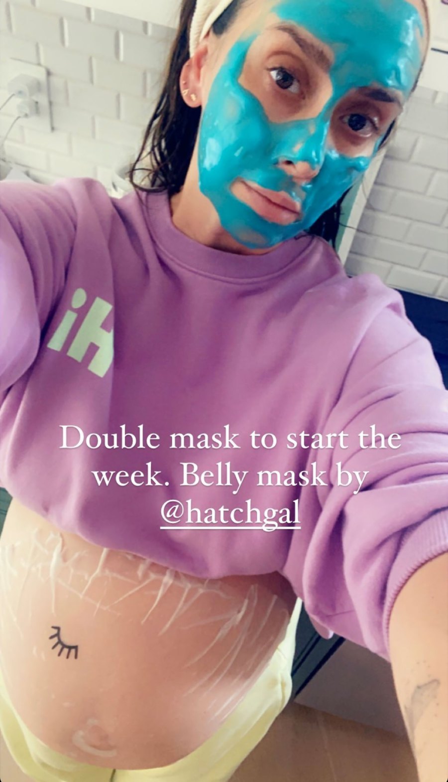 Jennifer Love Hewitt Covers Her Baby Bump With $12 Sheet Mask