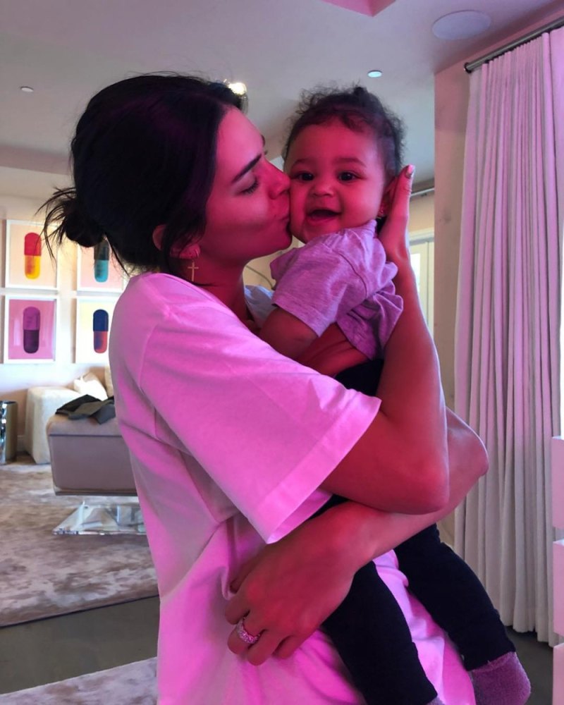Les célébrités de Kendall Jenner se lient avec leurs neveux nièces