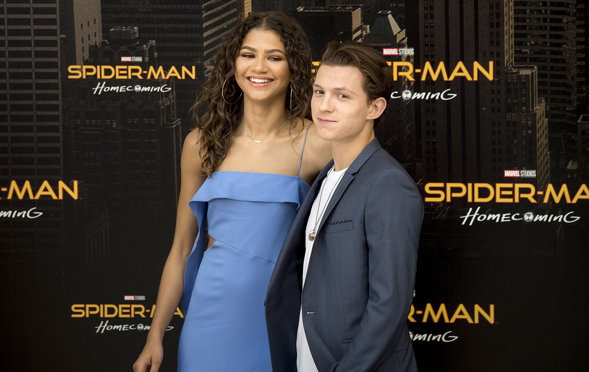Twitter's favourite celebrity couple Zendaya and Tom Holland hold