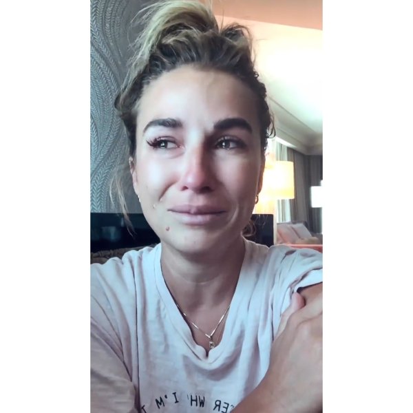 Jessie James Decker Cries After Discovering ‘Awful’ Reddit Hate Page