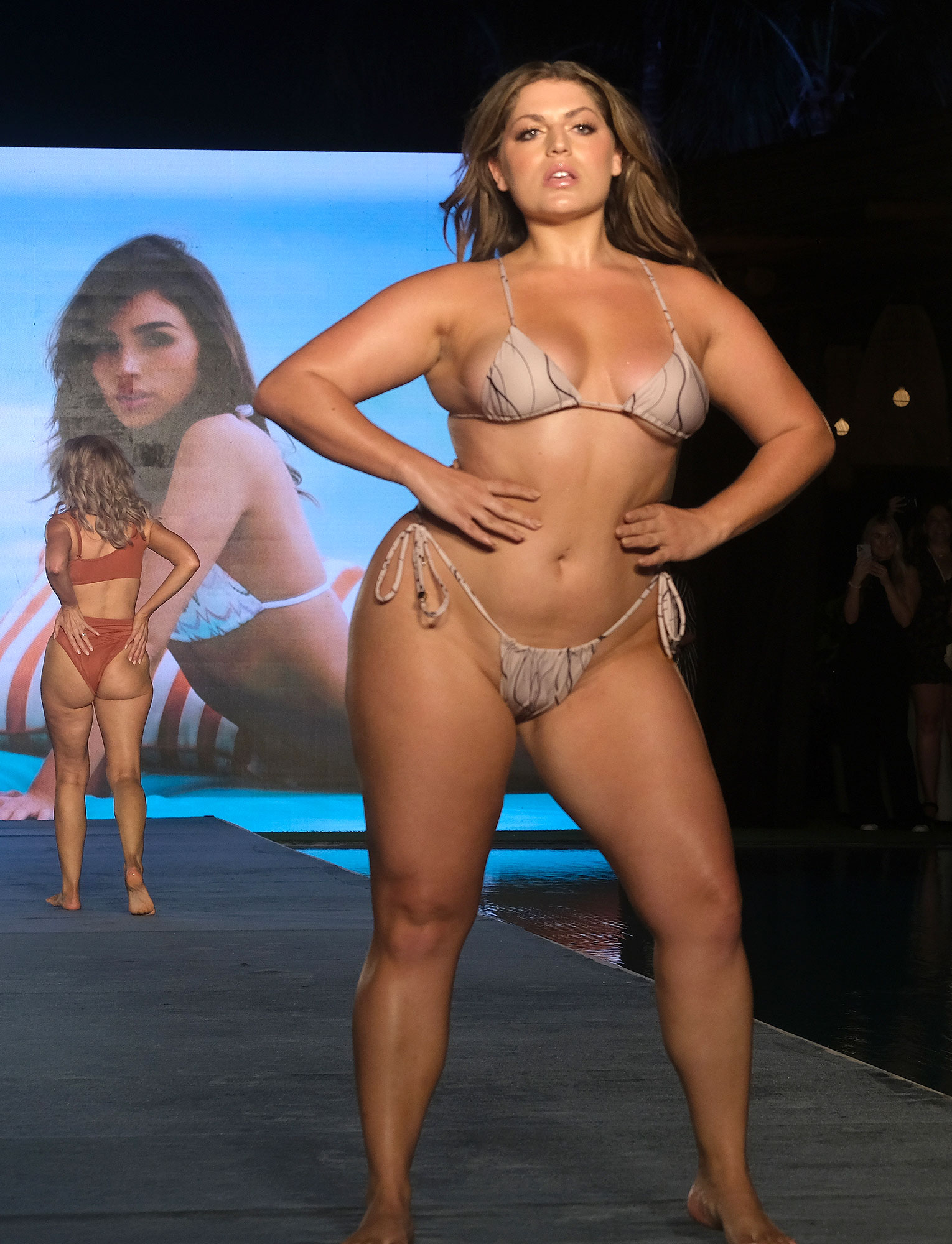 Sports Illustrated 2021 Fashion Show Features Plus-Size Models picture