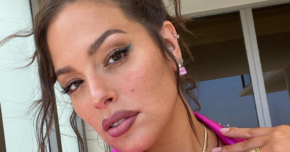 Ashley Graham Only Wears Tops That Get Her Boobs Out 'Fast' to Nurse