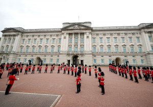 Buckingham Palace Hosts 1st Changing of the Guard in Over 1 Year