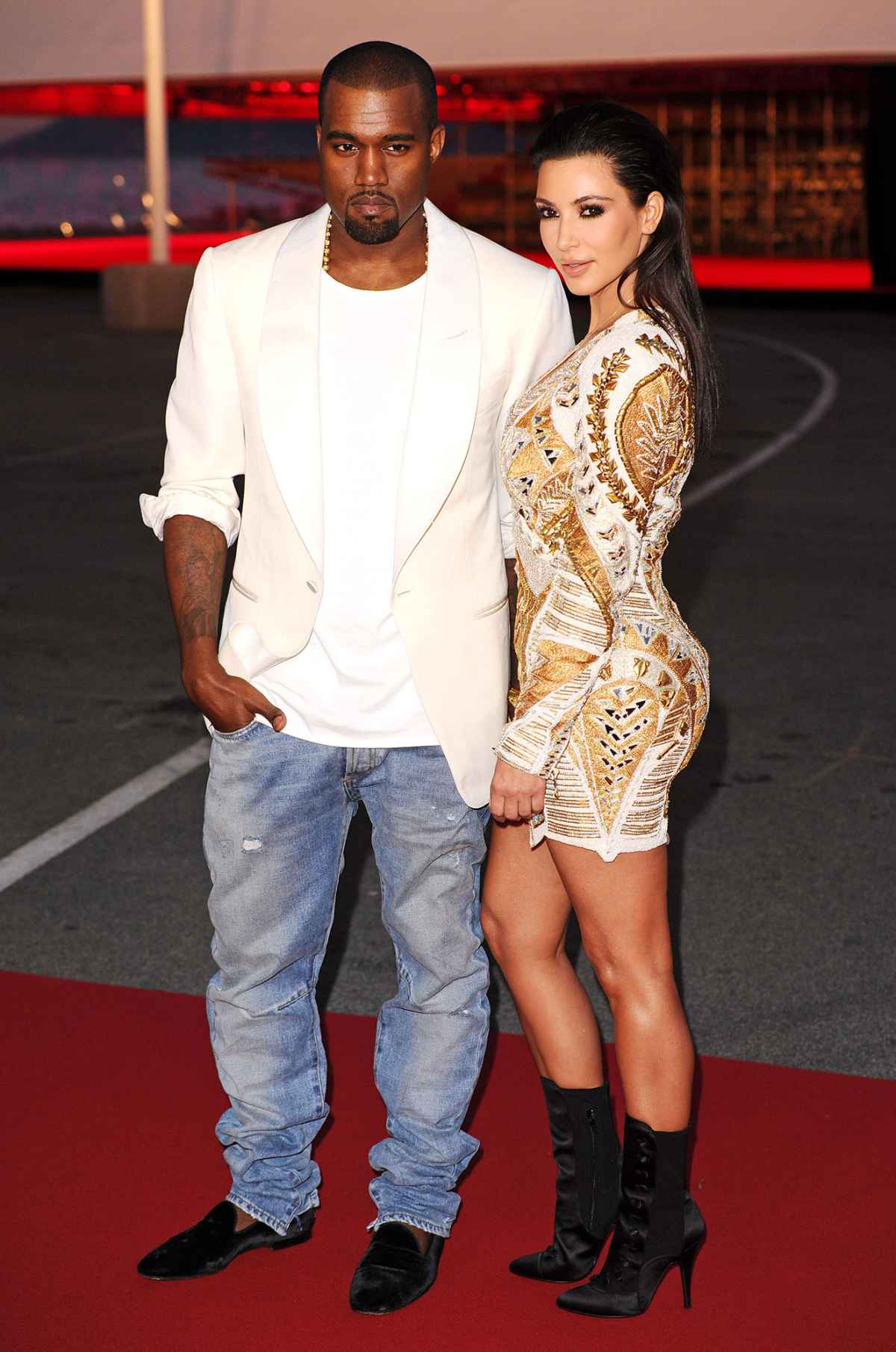 The Best Thing About Kanye West's Front Row Appearances? His Girlfriend's  Wardrobe