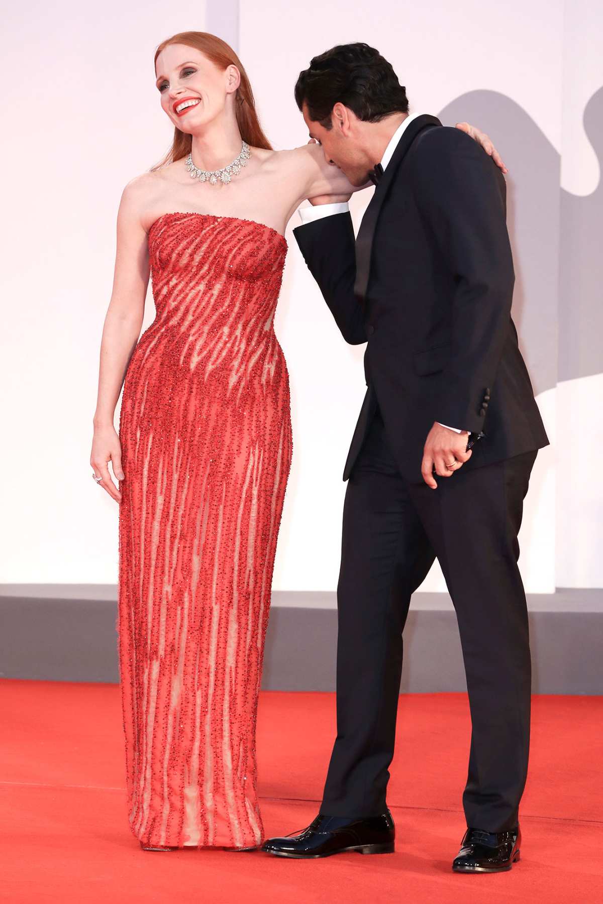 Jessica Chastain Reacts To Video Of Oscar Isaac Smelling Her Arm