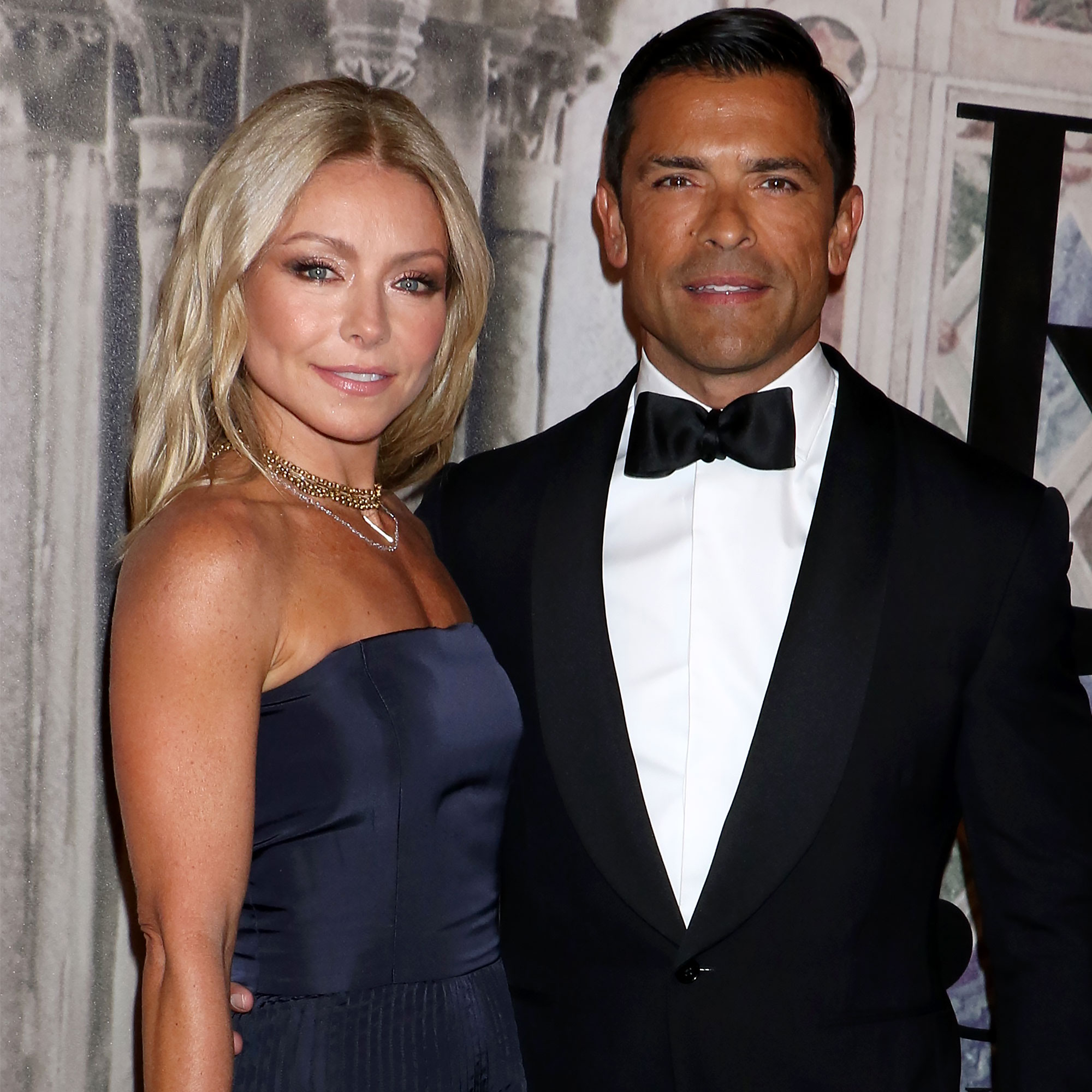 Mark Consuelos se entusiasma con la 'sexy' Kelly Ripa en su cumpleaños