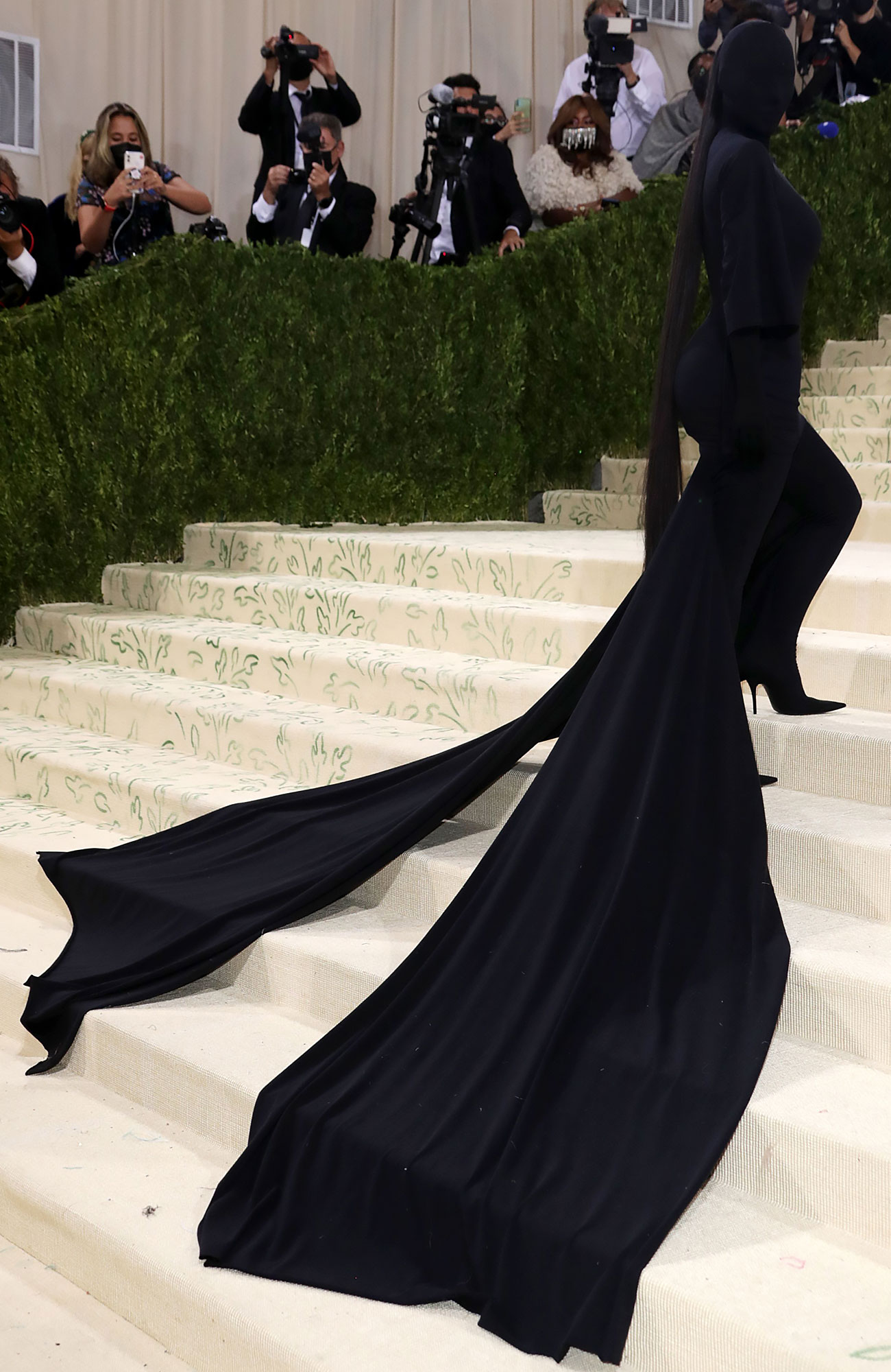 Met Gala 2021: What Kim Kardashian Wore on the Red Carpet | Us Weekly