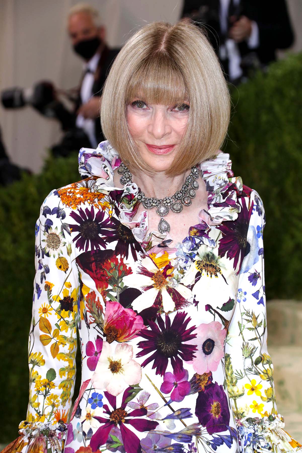 You Can Tell We're in a History-Making Era, Because Anna Wintour Just Posed  for a Picture Wearing Athleisure - Fashionista