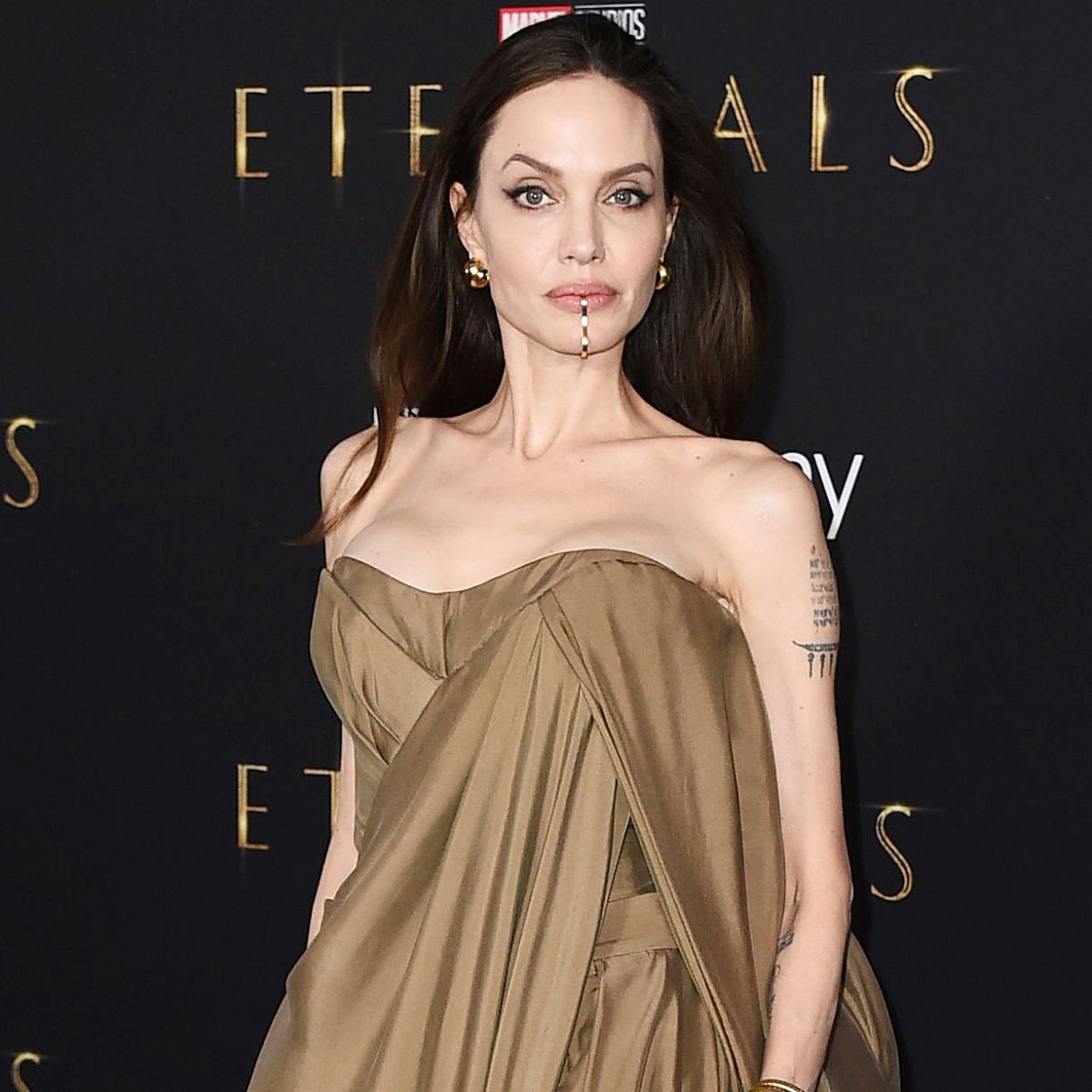 1200px x 1200px - Angelina Jolie Is Having a 'Lot of Fun' Dating Again: Details