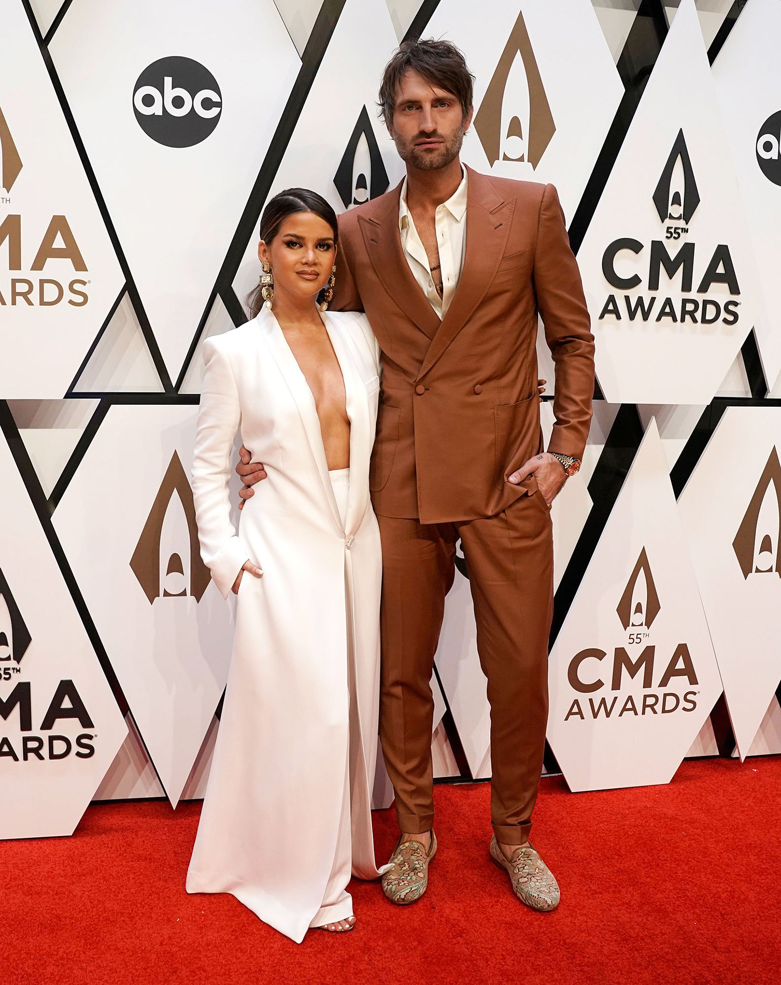 CMAs 2021: Carrie Underwood, Mike Fisher, More Couples Attend