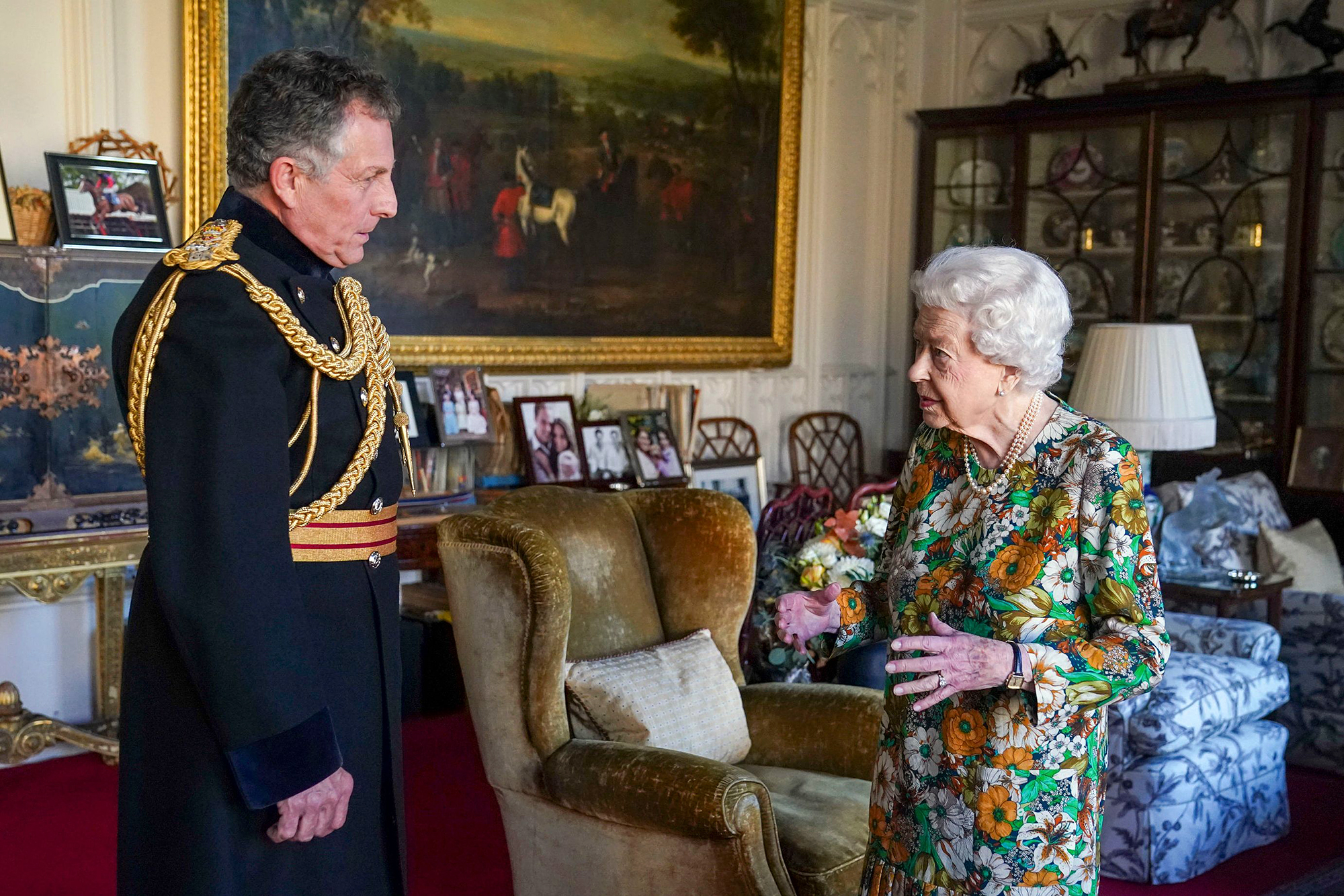 Queen Elizabeth Ii Returns To Work After Missing Remembrance Day