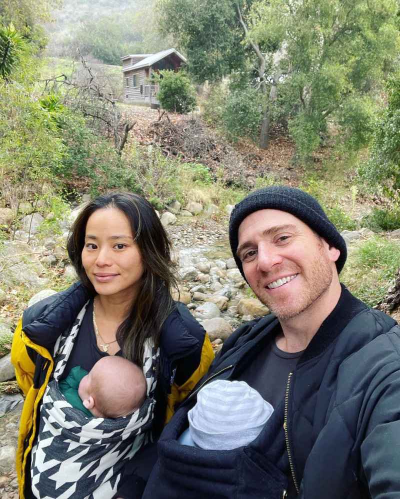 Amoureux de la nature!  Jamie Chung et Bryan Greenberg partagent la première photo de famille avec leurs fils