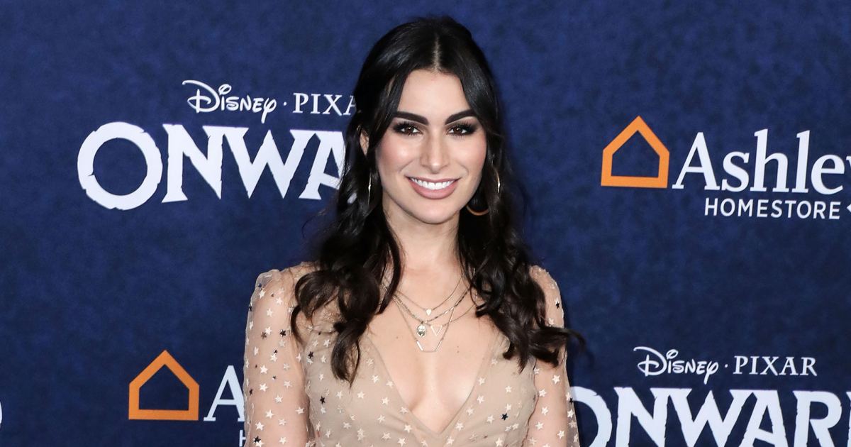 Ashley Iaconetti Wears These Shockingly Comfortable Leggings, and Now We're  Also Fans - Yahoo Sports
