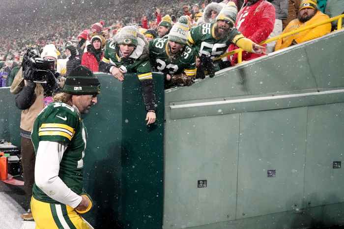 Green Bay Packers Fans React To Results Of Aaron Rodgers' X-Rays (Breaking)