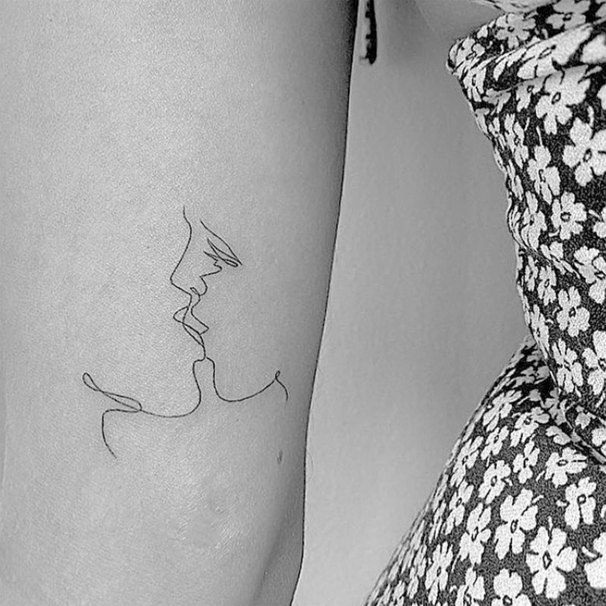 Small Kiss Here Semi-Permanent Tattoo - Set of 2 – Tatteco