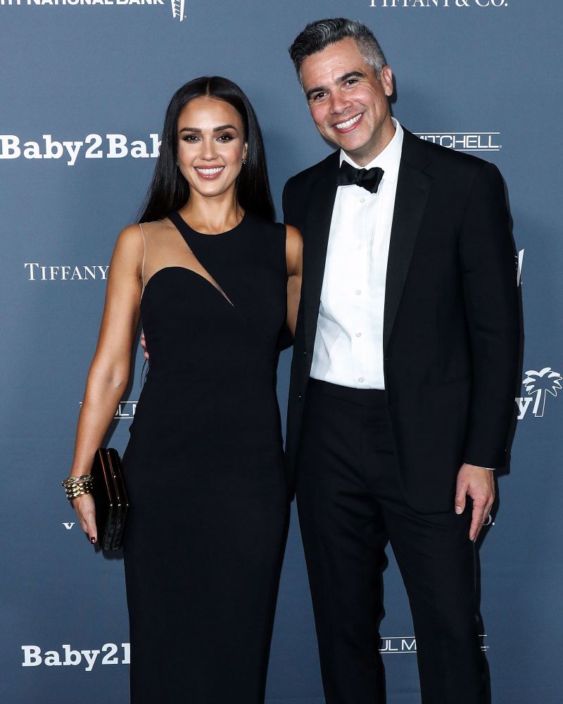 Jessica Alba and Cash Warren Adopt 2 Dogs Share Family of 5 Photo
