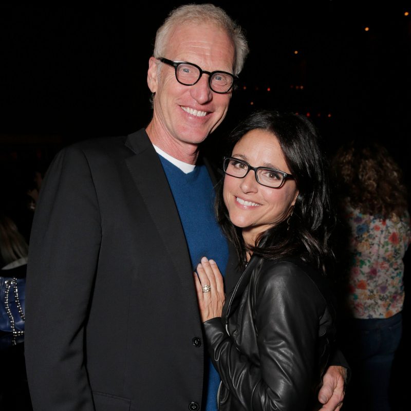 Linha do tempo do relacionamento de Julia Louis Dreyfus Brad Hall