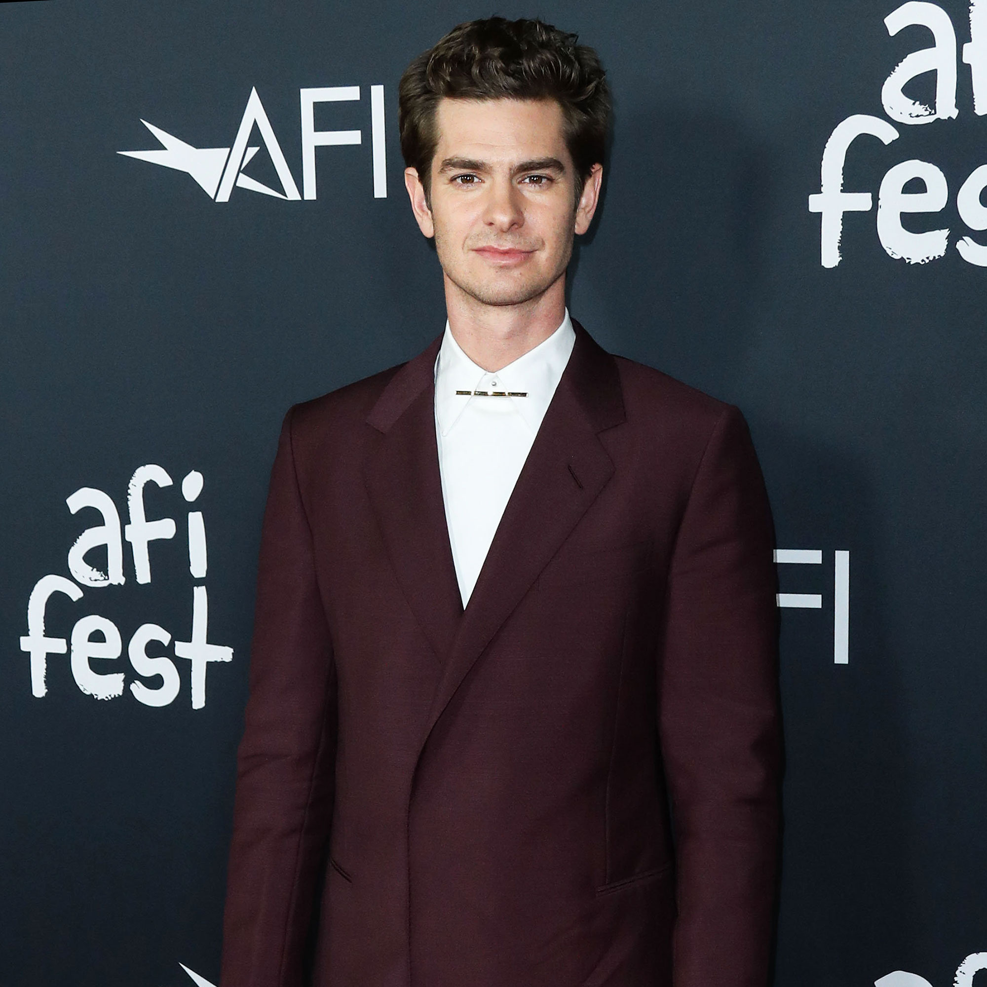 is andrew garfield gay kiss