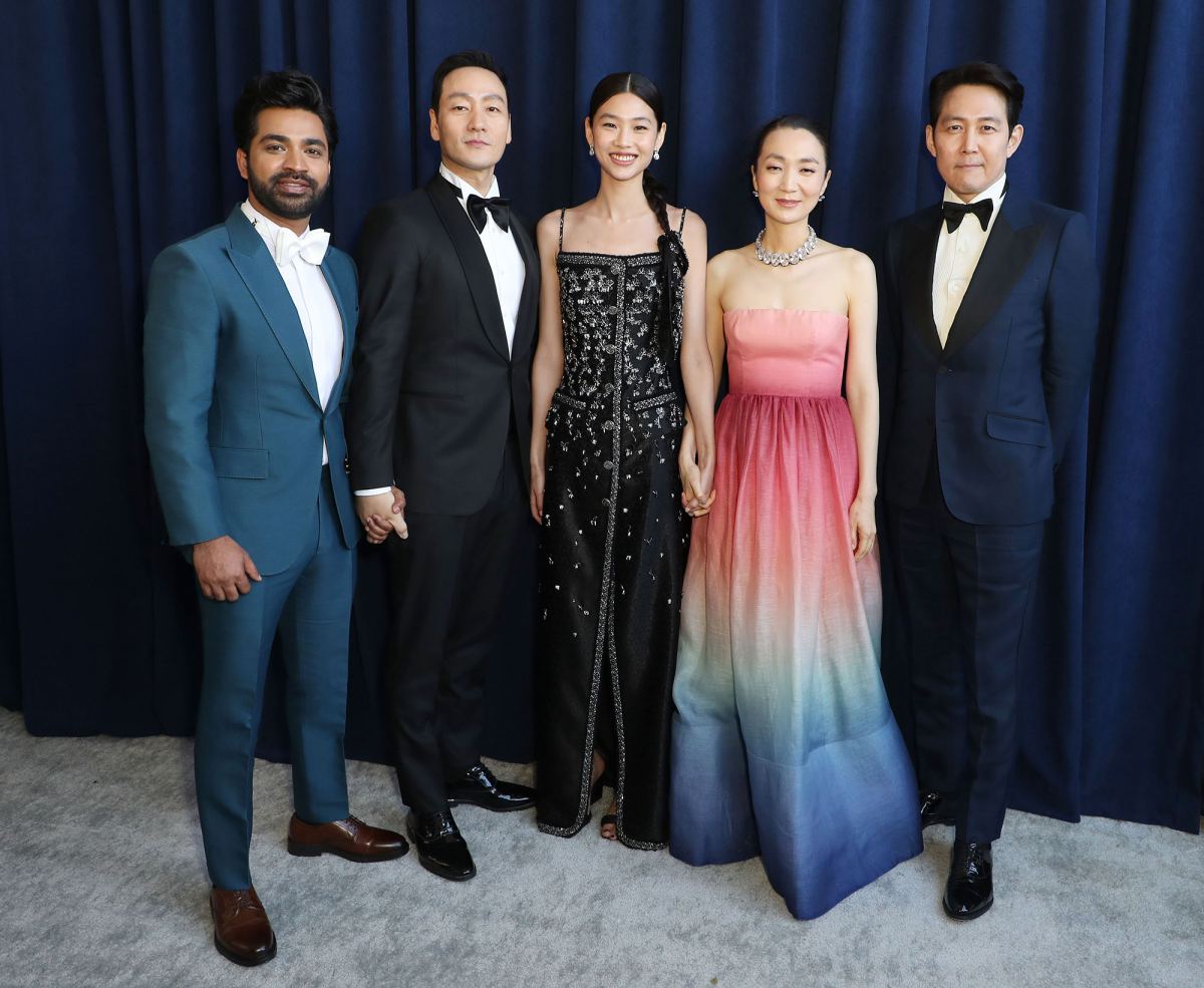 Squid Games' Star HoYeon Jung Dazzles in Crystal Louis Vuitton Gown and  Black Sandals at the 2022 SAG Awards