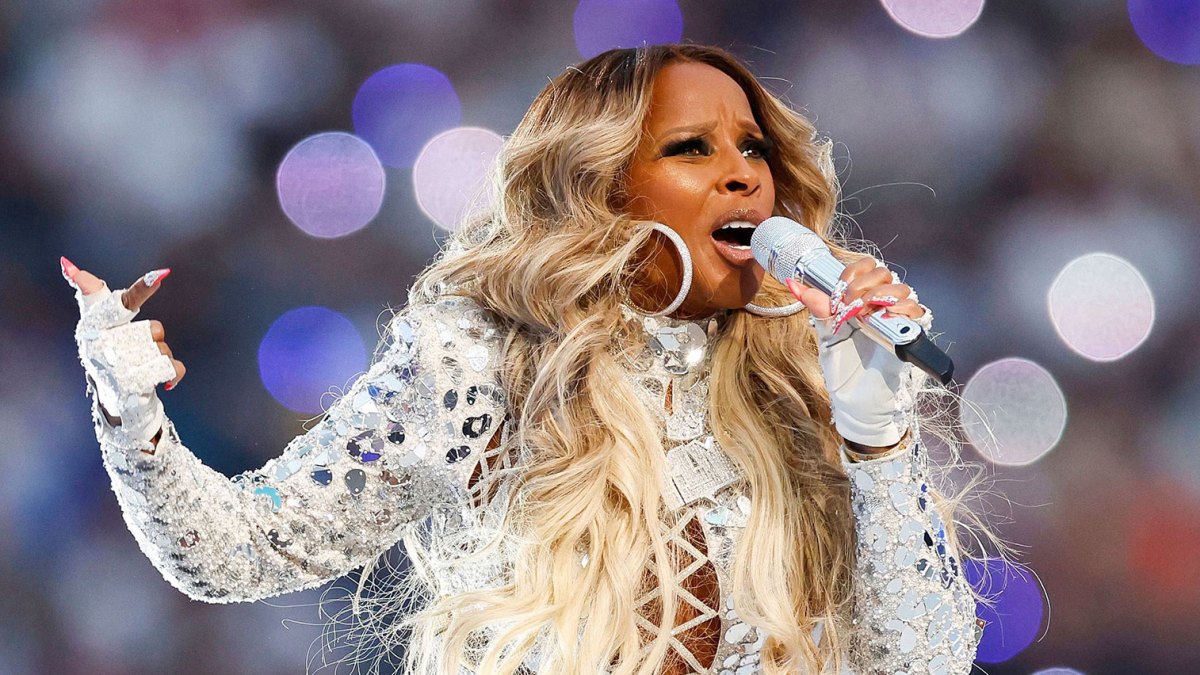 Super Bowl 2022: See Mary J. Blige's Outfit