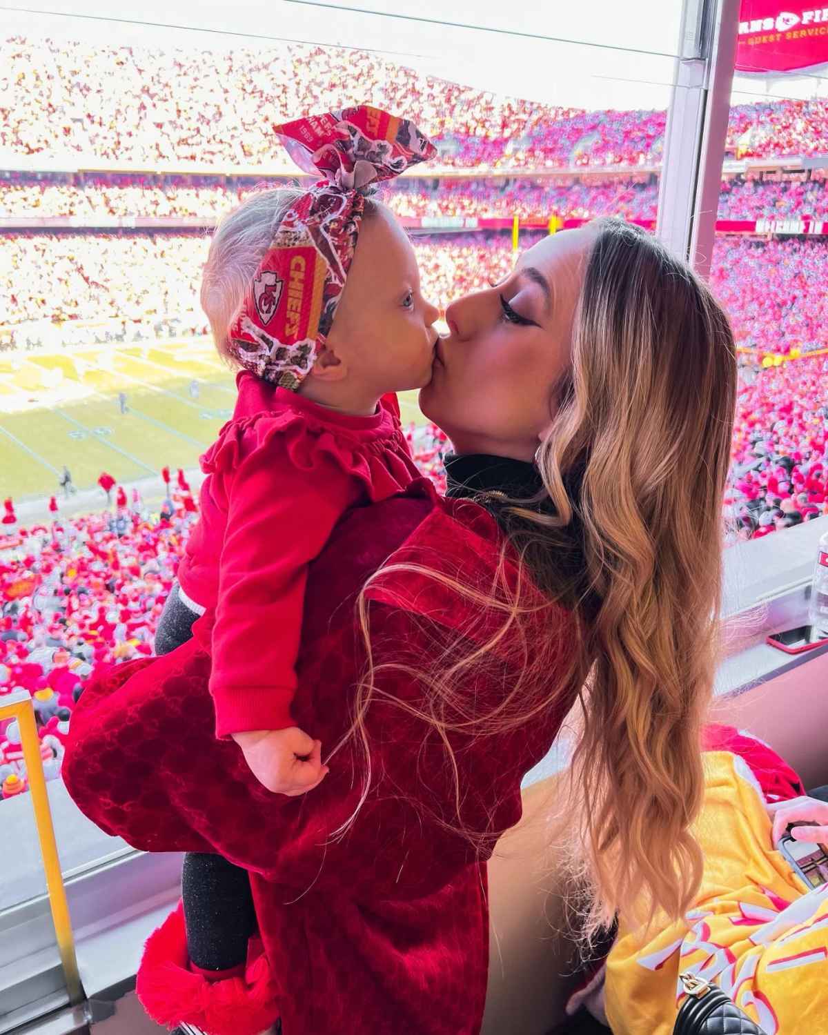Patrick Mahomes' Daughter, Wife Brittany Kiss Him at Super Bowl: Photo