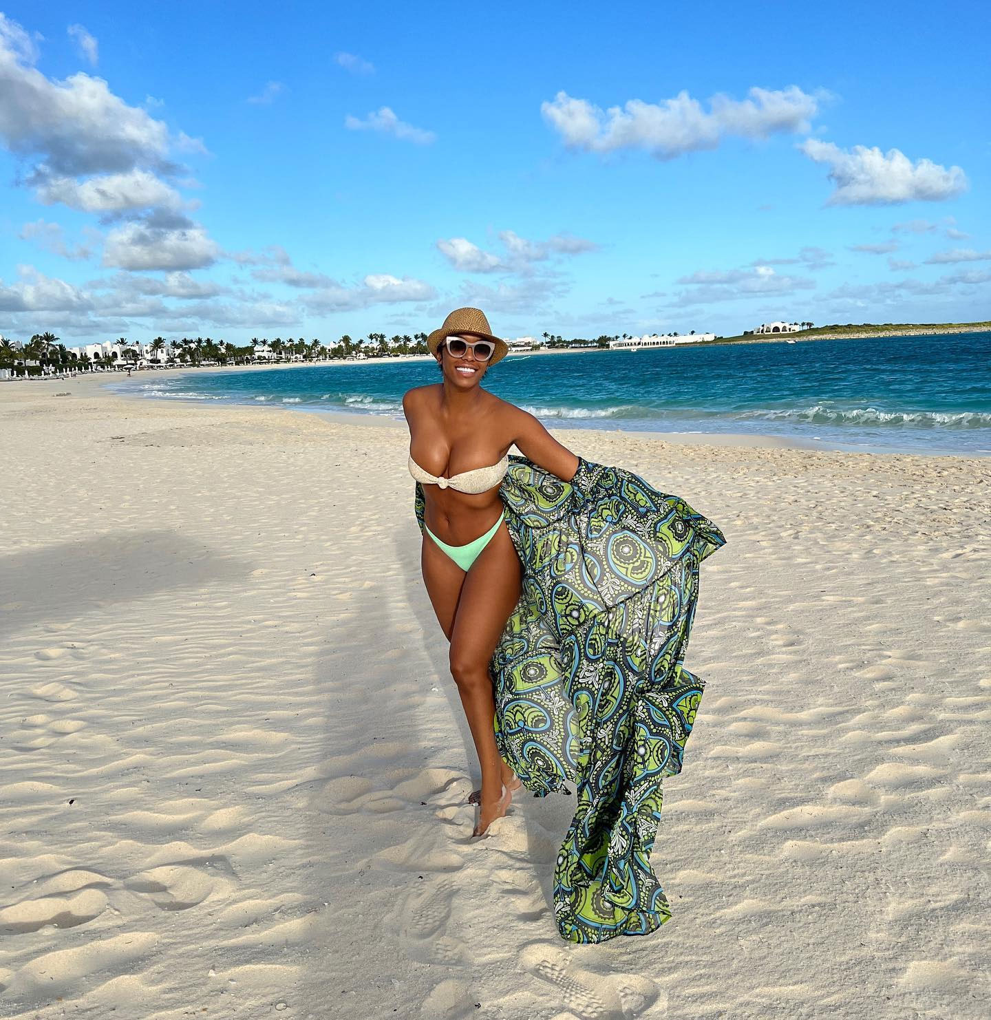 https://www.usmagazine.com/wp-content/uploads/2022/02/RHOAs-Porsha-Williams-Shows-Off-Her-Amazing-Bikini-Body-02.jpg?quality=40&strip=all