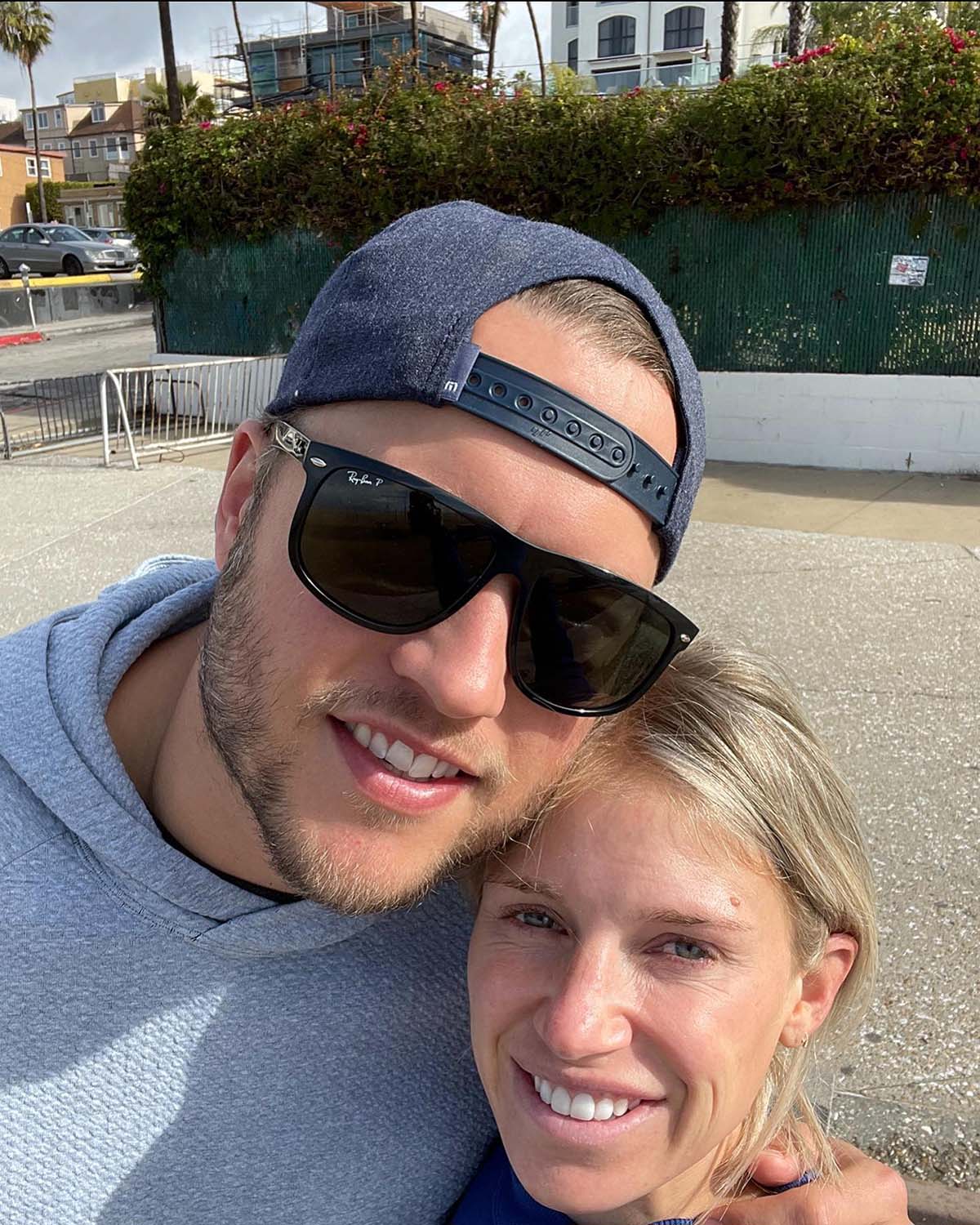 Rams' Matthew Stafford, wife Kelly to pay for photographer's
