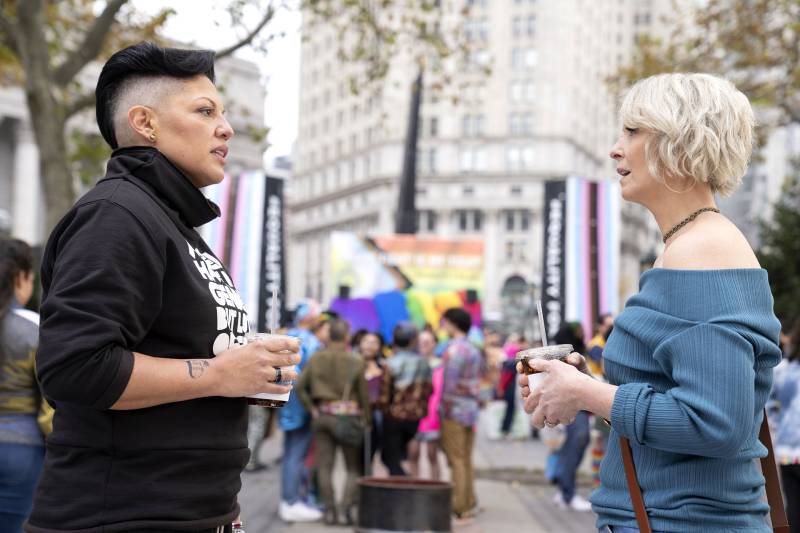Sara Ramirez Addresses 'And Just Like That' Fans Hating on Their Character Che Diaz 2 Cynthia Nixon