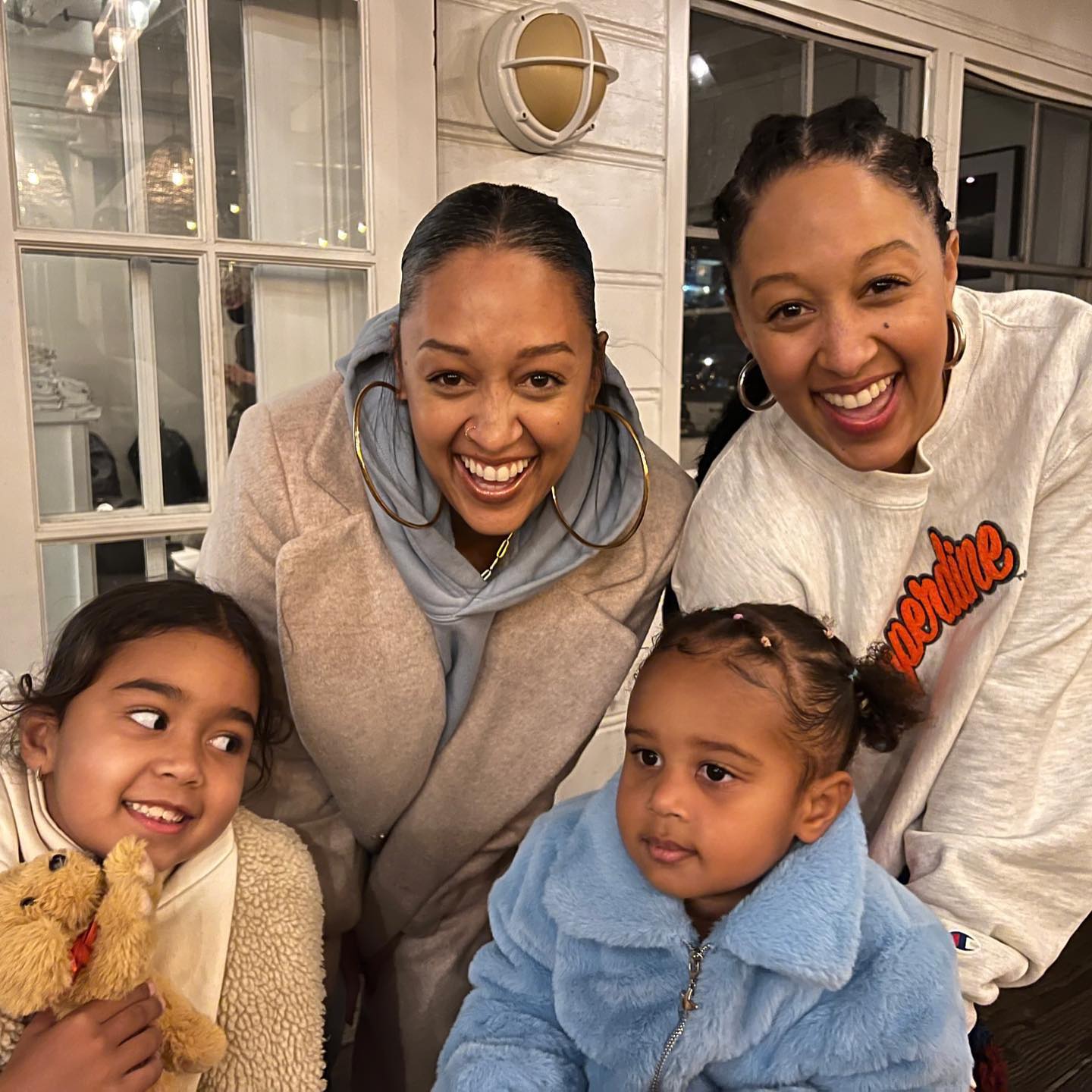 Tia Mowry ให้เกียรติน้องสาวฝาแฝด Tamera Mowry ในการไว้อาลัยวันเกิดอันแสนหวาน