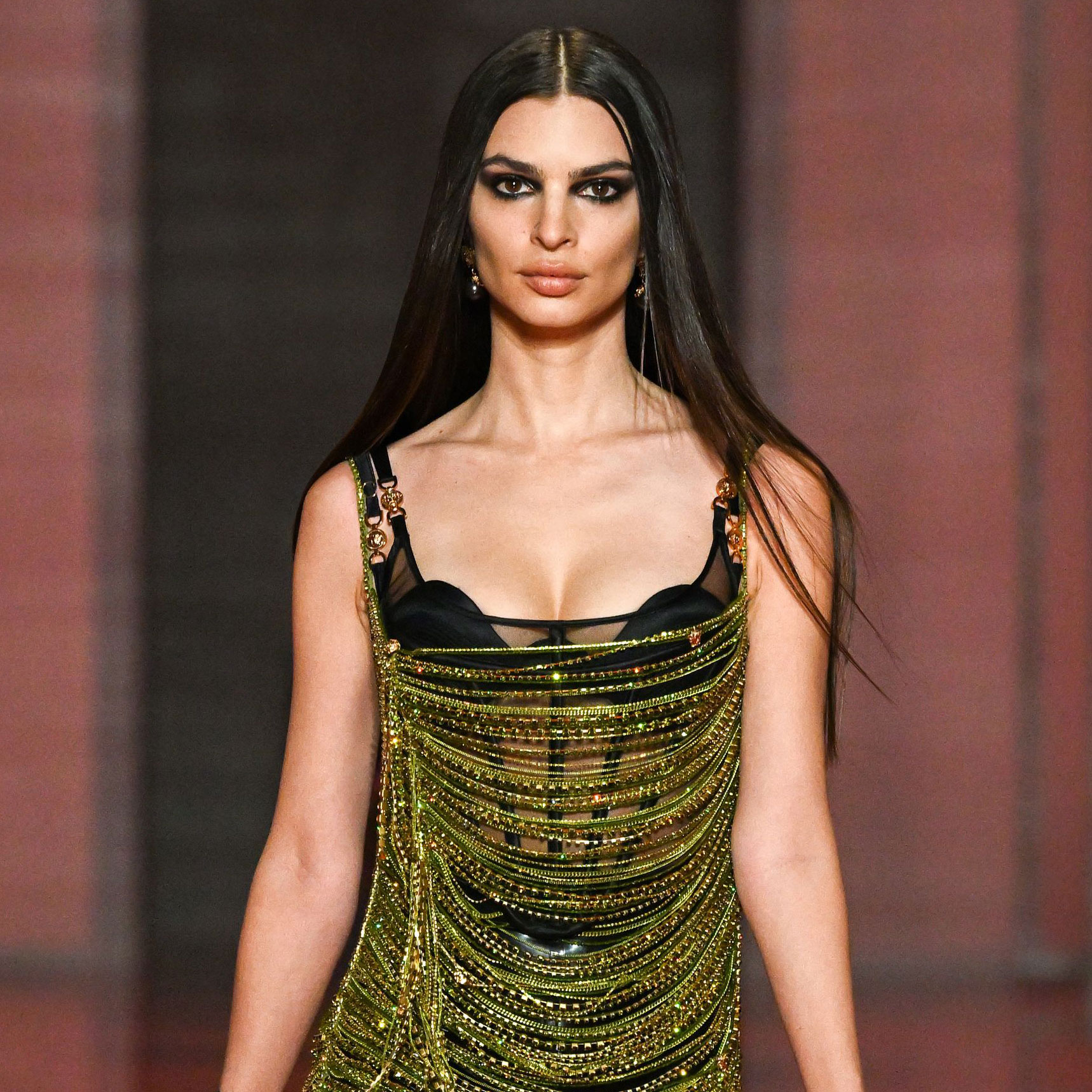 Februari 21, 2020 - Bella Hadid Spotted In Milan Wearing Versace